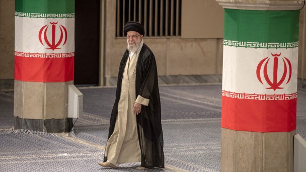 Руководитель Ирана Али Хаменеи (Фото Majid Saeedi / Getty Images)