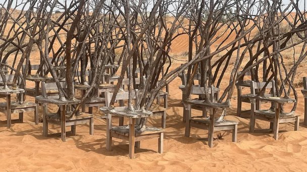 Хью Хейден. «Заросли шиповника». Деревня Аль-Мадам