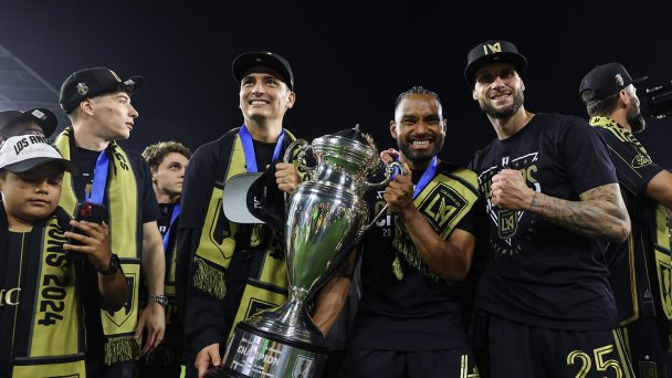  Футбольный клуб «Лос-Анджелес» празднует победу (Фото Michael Owens / Getty Images for USSF)