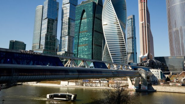 Торгово-пешеходный мост «Багратион» перед закрытием на капитальный ремонт (Фото Дмитрия Белицкого / Агентство «Москва»)