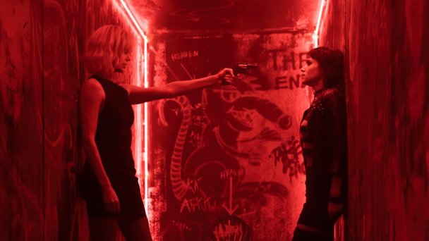 Кадр из фильма «Взрывная блондинка»