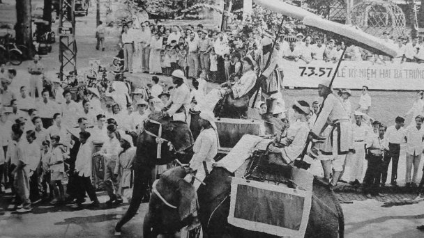 Процессия со слонами в день сестер Чынг в Сайгоне, 1957 (Фото Embassy of the Republic of Vietnam)