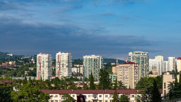 Вид на дома в Сочи (Фото Alex 0101 / Unsplash)