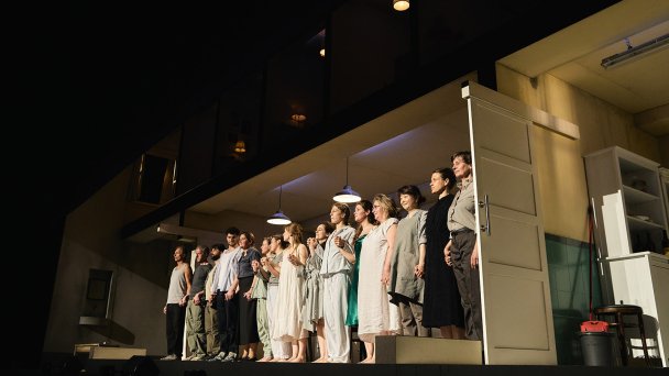 Спектакль «Бернарда Альба» (Фото Fabian Schellhorn / Berliner Festspiele)