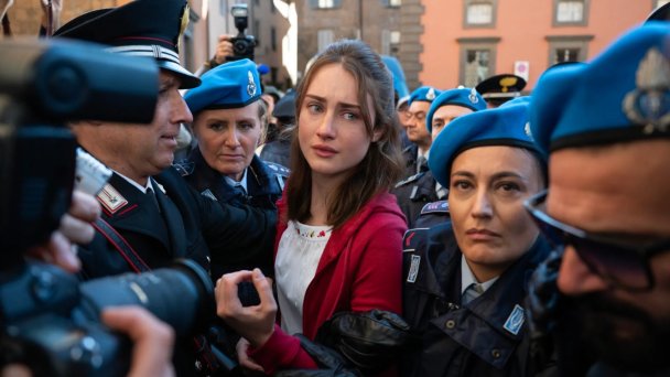 Кадр из сериала «Запутанная история Аманды Нокс»