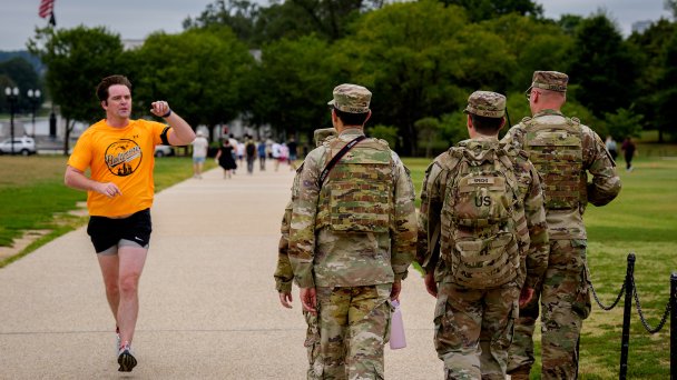 Военнослужащие Национальной гвардии патрулируют Вашингтон (Фото Andrew Harnik / Getty Images)