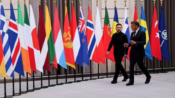 Владимир Зеленский и Эмманюэль Макрон на саммите союзников Киева в Париже (Фото Ludovic Marin / Pool via Reuters)