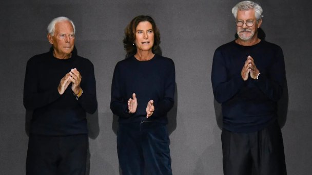 Джорджо Армани, Сильвана Армани и Панталео Дель'Орко (справа) на Неделе моды в Милане в сентябре 2021 года (Фото Gamma-Rapho via Getty Images)