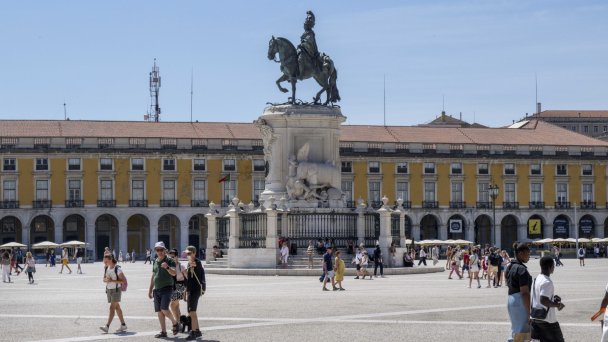 Площадь Праса-ду-Комерсиу в Лиссабоне, Португалия (Фото Jorge Castellanos / LightRocket via Getty Images)
