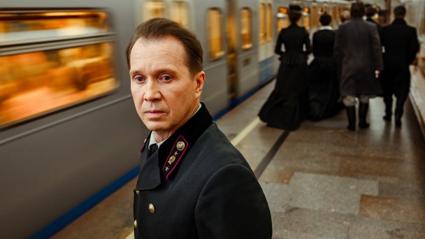 Сцена из спектакля Валерия Фокина «Обыкновенная смерть» в Театре Наций. В роли Ивана Ильича — Евгений Миронов (Фото DR)  