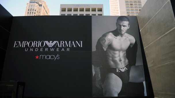  Дэвид Бекхэм в рекламной кампании нижнего белья Armani (Фото Kevin Sam / FilmMagic)