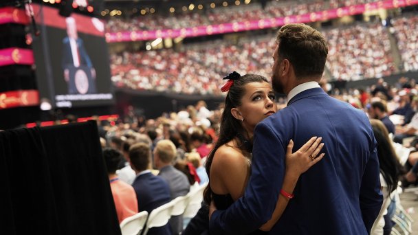 Траурные мероприятия в честь погибшего активиста Чарли Кирка в Аризоне (Фото AP Photo / Julia Demaree Nikhinson)