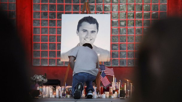 У мемориала в память о Чарли Кирке (Фото Jim Urquhart / Reuters)