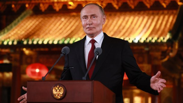 Президент РФ Владимир Путин во время подхода к представителям СМИ в резиденции Дяоюйтай. (Фото Владимира Смирнова / ТАСС)