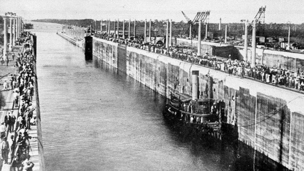 Первый проход судна по Панамскому каналу (Фото AP)