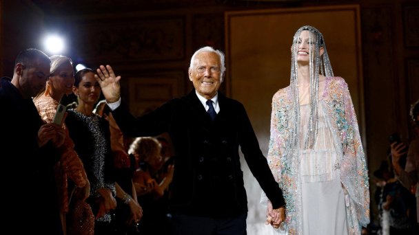 Джорджо Армани на одном из своих показов (Фото Getty Images)