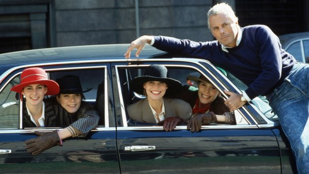 Джорджо Армани с моделями (Фото Vittoriano Rastelli / Corbis via Getty Images)