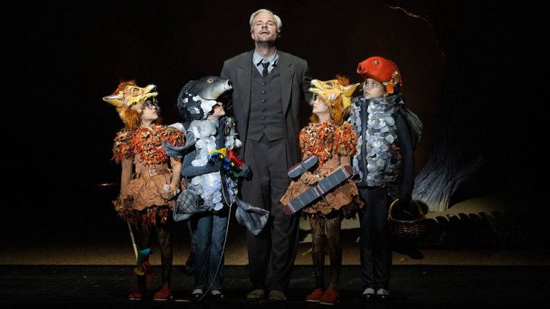 Сцена из спектакля «Чуковский» (Фото МДТ имени М.Н. Ермоловой)