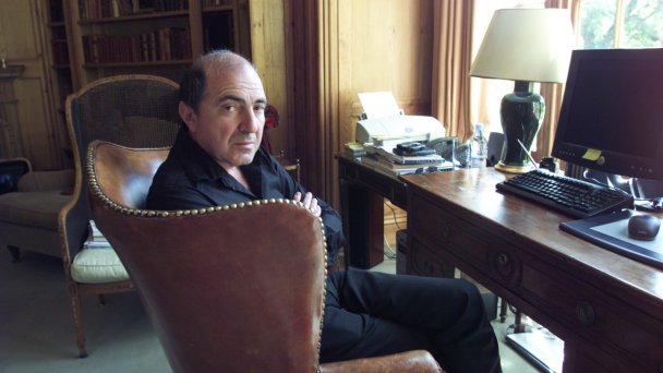 Российский олигарх Борис Березовский у себя дома в Игеме, графство Суррей (Фото John Downing / Hulton Archive / Getty Images)