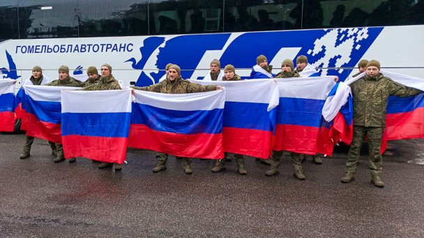 Встреча российских военнослужащих, вернувшихся из украинского плена. (Фото Ruptly / POOL / ТАСС)