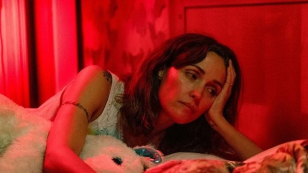 Кадр из фильма «Я бы тебя пнула, если бы могла»