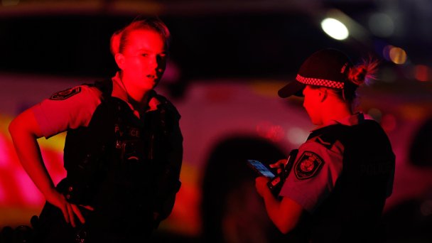 Полиция на месте массовой стрельбы на пляже Бонди, 14 декабря 2025 года в Сиднее, Австралия. (Фото Darrian Traynor / Getty Images)