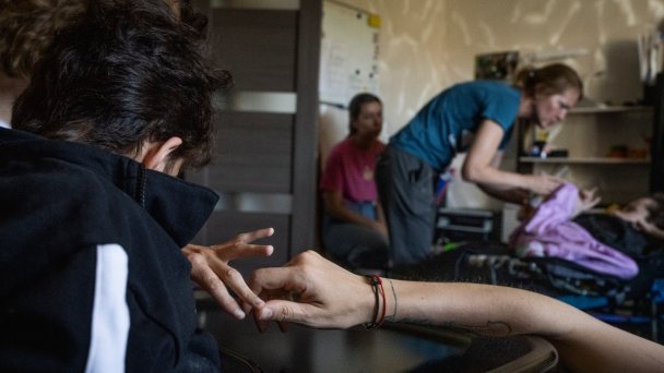 Фотография из серии «Движение, жест», автор Юрий Козырев (Фото предоставлено социальным проектом Народного фронта «Регион заботы»)