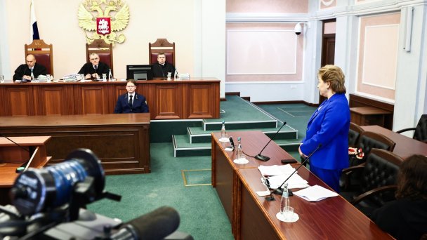 Рассмотрение жалобы на решения судов нижестоящих инстанций по иску о признании недействительной сделки о продаже квартиры певицы Ларисы Долиной в Верховном суде РФ (Фото Михаила Терещенко / ТАСС)