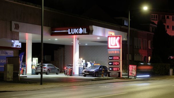 Заправка «Лукойл» в Брюсселе (Фото Thierry Monasse / Getty Images)