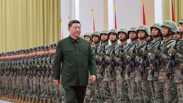 Си Цзиньпин на торжественной церемонии в 25-ю годовщину воссоединения Макао с Китаем (Фото EPA / TASS)