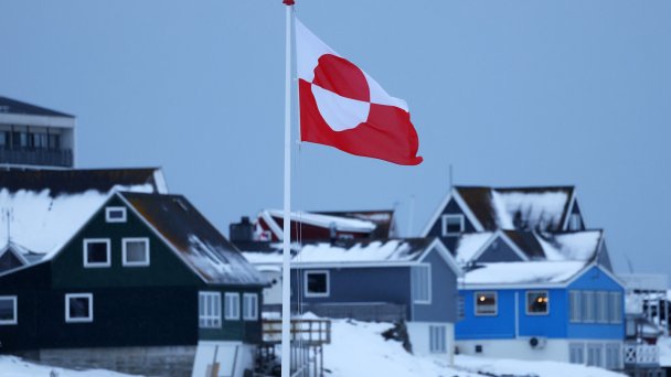 Гренландский флаг в Нууке. (Фото Sean Gallup / Getty Images)