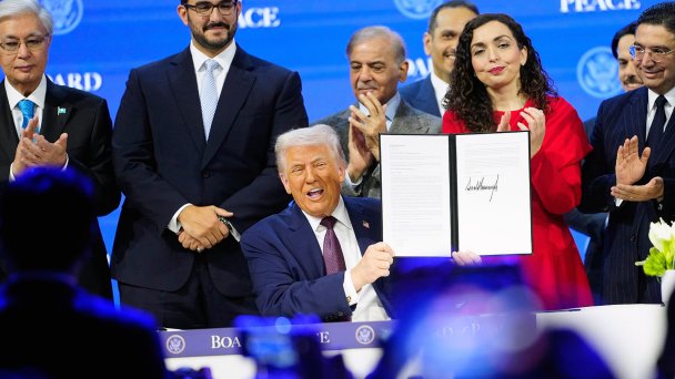 Дональд Трамп на церемонии учреждения Совета мира в рамках ежегодного заседания Всемирного экономического форума. (Фото AP / TASS)