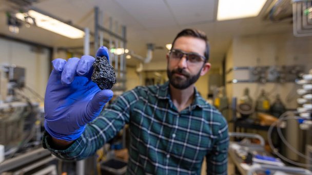 Разработаны два новых способа получения биографита с помощью быстрого пиролиза (Фото Agata Bogucka / National Laboratory of the Rockies)