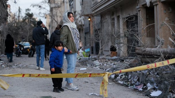 Последствия авиаудара по полицейскому участку в Тегеране. (Фото Majid Asgaripour / WANA / Reuters)