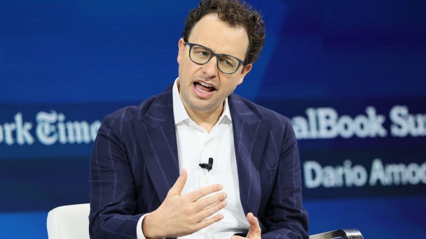 Один из соучредителей Anthropic Дарио Амодеи (Фото Michael M. Santiago / Getty Images)