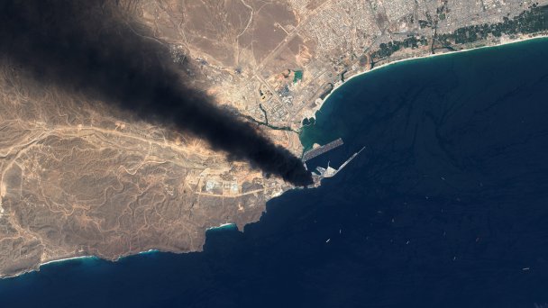Вид со спутника на пожар на нефтехранилище в Салале в Омане (Фото Gallo Images / Orbital Horizon / Copernicus Sentinel Data 2026)