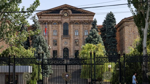 Здание Национального собрания Армении на проспекте Баграмяна (Фото Эрика Романенко / ТАСС)