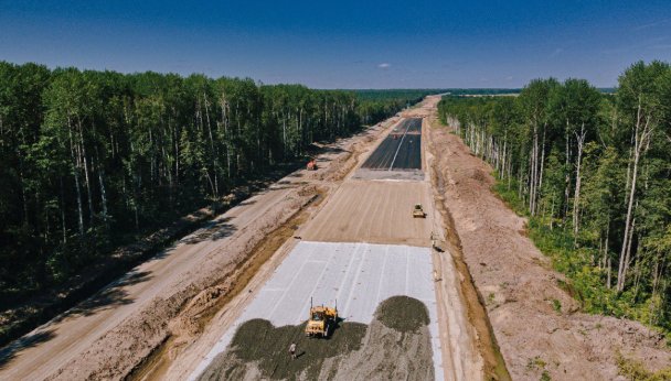 Алексей Андреев: «Инвестиции в строительство дорог оживляют десятки отраслей»