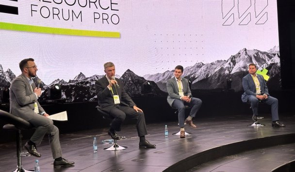 Директор по развитию Forbes Russia и президент Forbes Club Дмитрий Озман, директор департамента промышленной автоматизации «Управляющей компании Полюс» Владимир Клыков, руководитель проектного офиса «Северсталь Диджитал» Эдуард Ставрати, управляющий партнер группы компаний МОНТРАНС Станислав Емельянов (Фото DR)