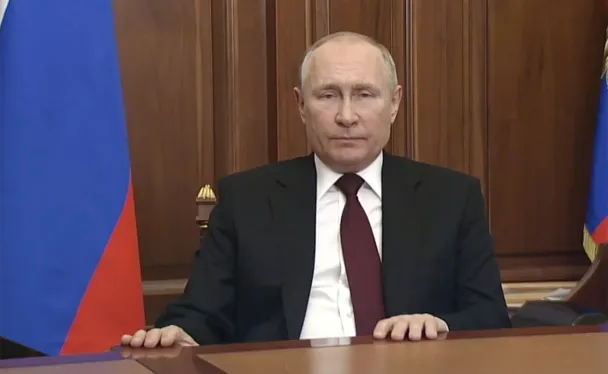 Владимир Путин выступает с обращением по Донбассу