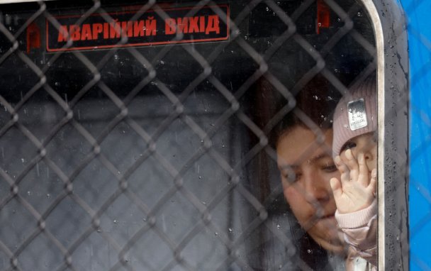 Почти одна девятая жителей Украины выехала за границу с 24 февраля (Фото Leonhard Foeger / Reuters)