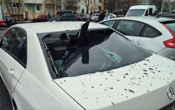 Последствия падения обломков в Белгороде (Фото Telegram / Настоящий Гладков)