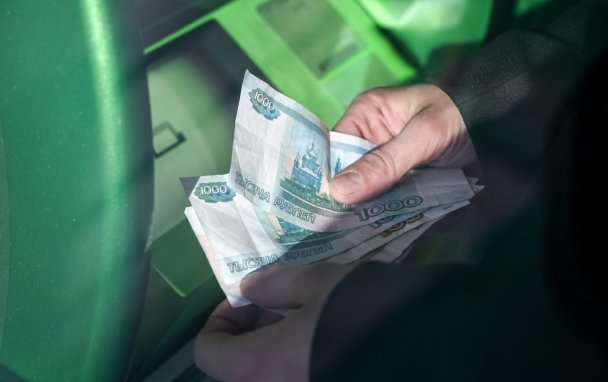 Больше половины заемщиков в России имеют два или больше кредитов (Фото Михаила Терещенко / ТАСС)