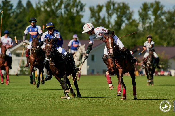 Фото Максима Курапова