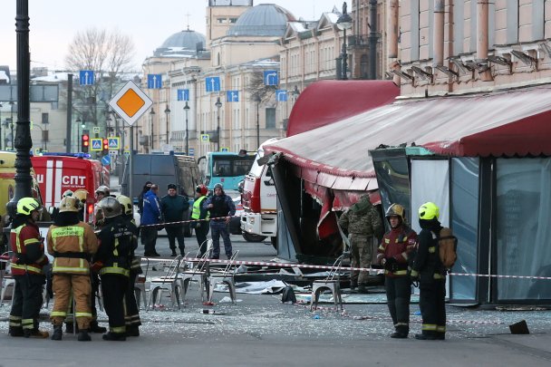 Последствия взрыва в кафе в Санкт-Петербурге (Фото Александра Демьянчука / ТАСС)