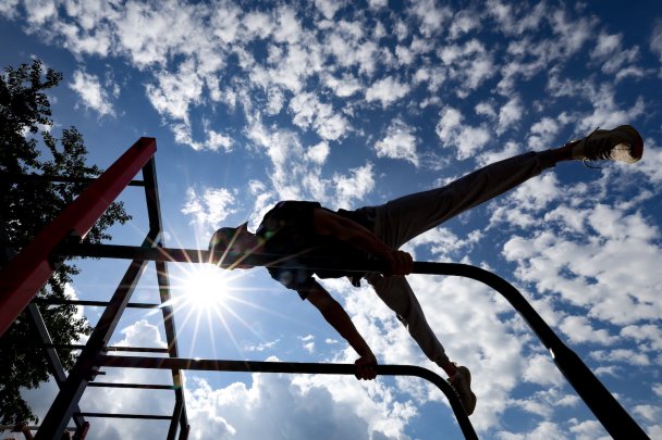 Воркаут стал видом спорта, популярность которого в России растет быстрее всего. Фото: Кирилл Кухмарь/ТАСС