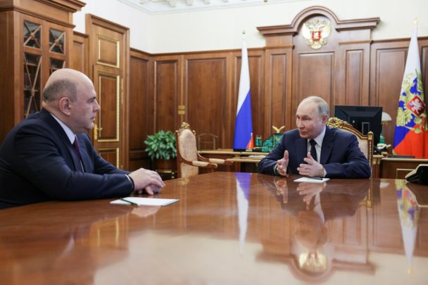 Владимир Путин и Михаил Мишустин (справа налево) во время встречи в Кремле Фото: Гавриил Григоров/ТАСС