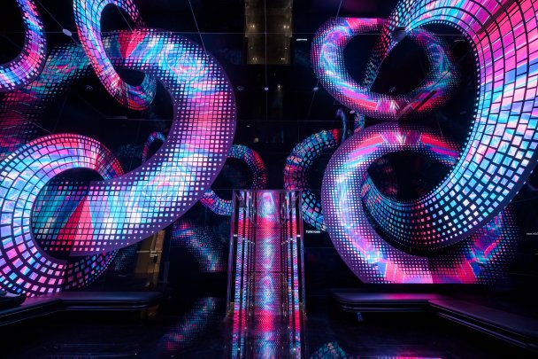 Beeple, иммерсивная уборная в центре Deji Plaza (Beeple)