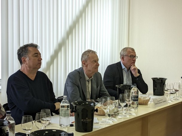 Руководители рейтинга Top100Wines Игорь Сердюк, профессор, почетный председатель экспертного комитета рейтинга, член-корреспондент РАН Александр Панасюк, Андрей Григорьев (Фото Марии Соловьевой)