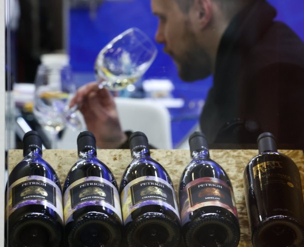 Италия стала главным поставщиком вина в Россию в 2022 году (Фото Сергея Карпухина / ТАСС)